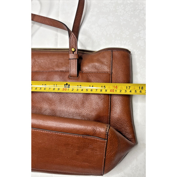 Fossil Brown Leather Zip-Top Tote Bag – Brass Key Charm Shoulder Purse - Picture 8 of 9
